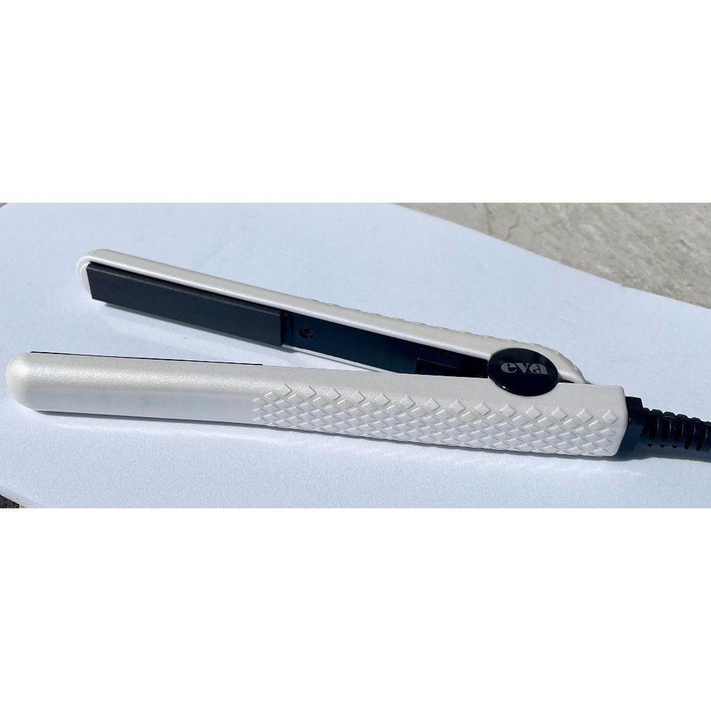 Eva NYC Mini Healthy Heat Ceramic Styling Iron 1/2" - Like New, Super Light